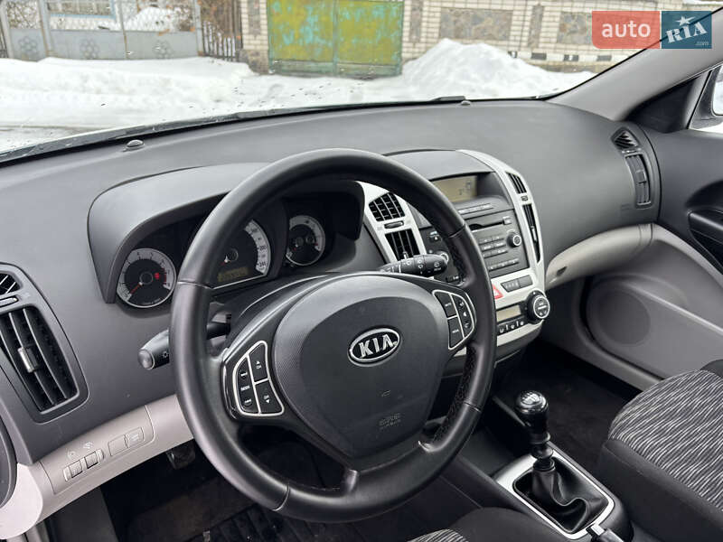 Хэтчбек Kia Ceed 2008 в Хороле фото 17 Хэтчбек Kia Ceed 2008 в Хороле