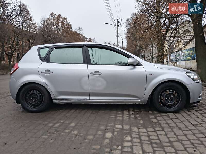 Хэтчбек Kia Ceed 2009 в Чугуеве