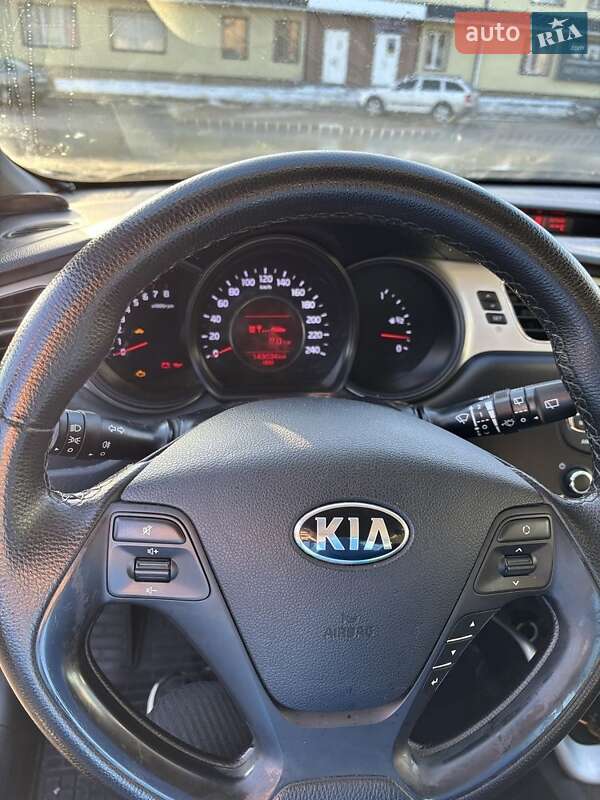 Хетчбек Kia Ceed 2013 в Жашківу