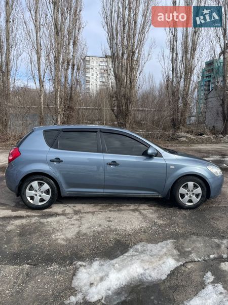 Хэтчбек Kia Ceed 2008 в Украинке