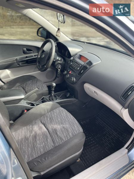 Хэтчбек Kia Ceed 2008 в Украинке