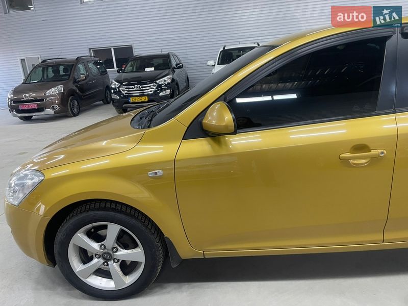 Хэтчбек Kia Ceed 2008 в Стрые