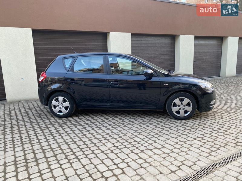 Хэтчбек Kia Ceed 2012 в Коломые
