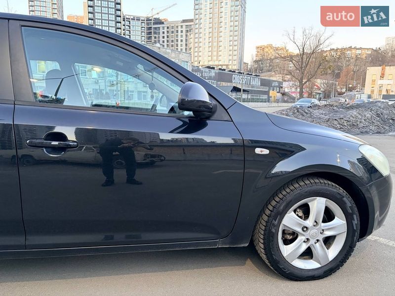 Хэтчбек Kia Ceed 2009 в Киеве