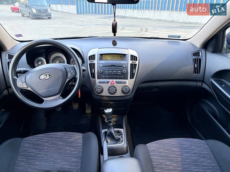 Хэтчбек Kia Ceed 2009 в Киеве