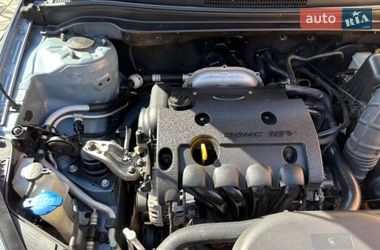 Хэтчбек Kia Ceed 2008 в Хороле