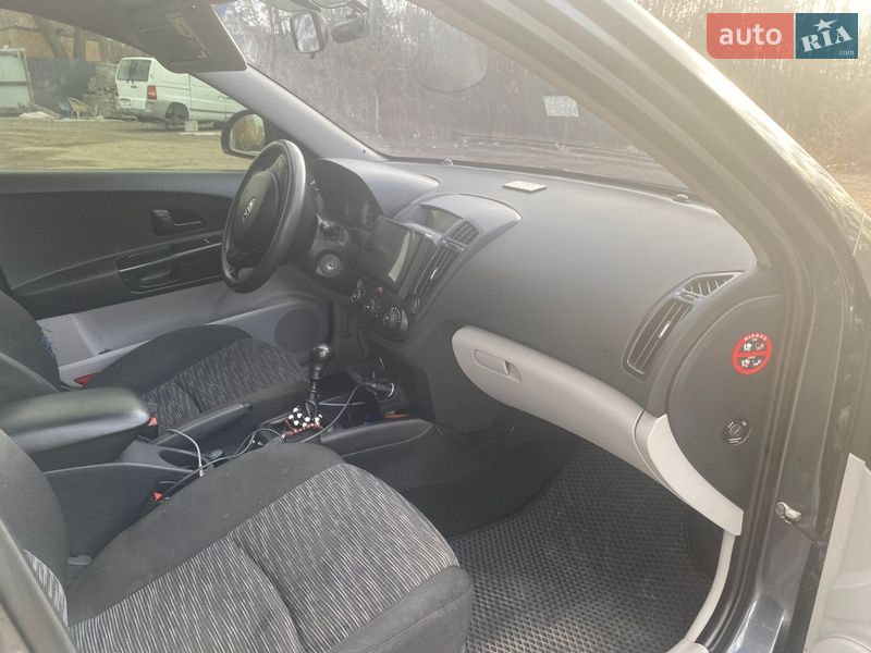 Хэтчбек Kia Ceed 2008 в Крюковщине