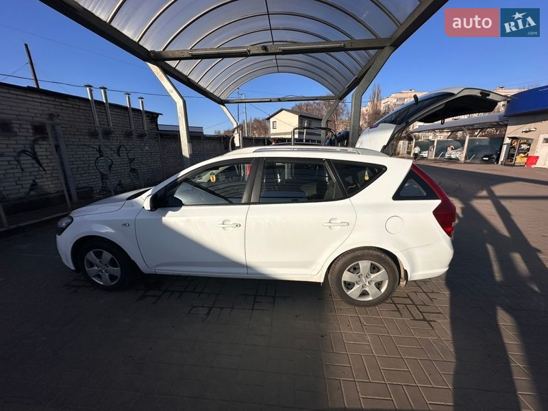 Универсал Kia Ceed 2012 в Луцке