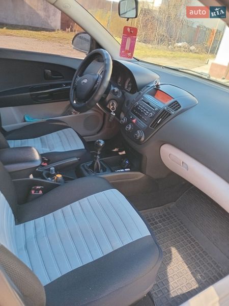 Хэтчбек Kia Ceed 2007 в Березане