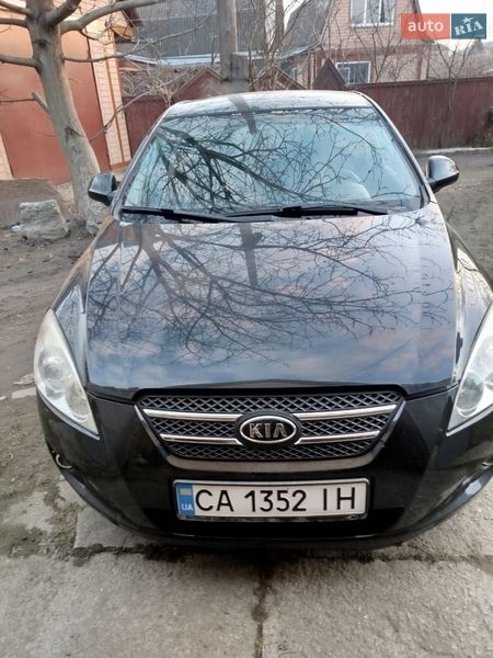 Хэтчбек Kia Ceed 2009 в Корсуне-Шевченковском
