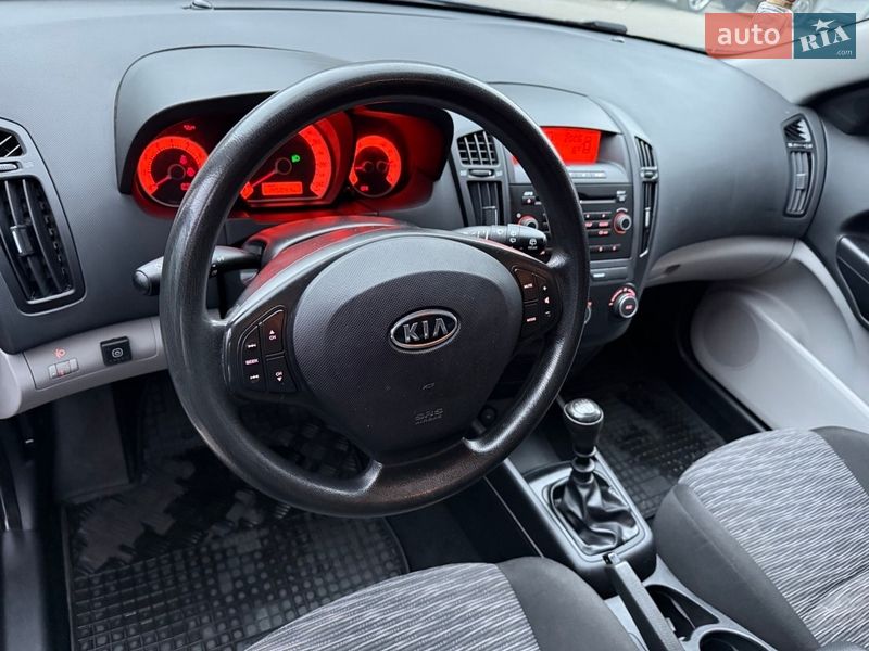 Хетчбек Kia Ceed 2008 в Дніпрі