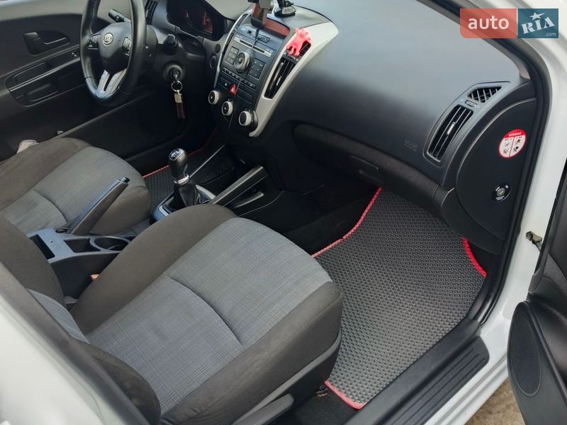 Хетчбек Kia Ceed 2010 в Львові