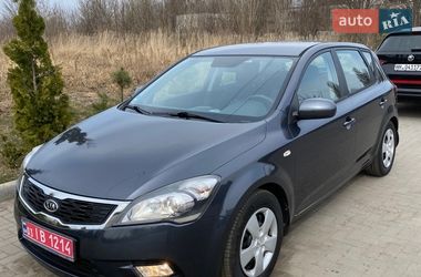 Хэтчбек Kia Ceed 2010 в Ровно