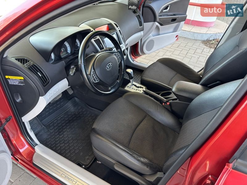 Хетчбек Kia Ceed 2008 в Гадячі