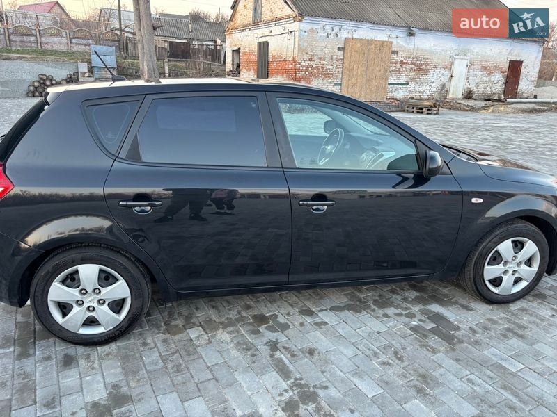 Хетчбек Kia Ceed 2011 в Хоролі
