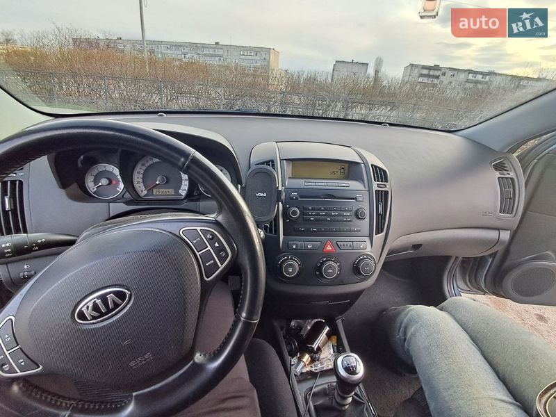 Хэтчбек Kia Ceed 2008 в Терновке