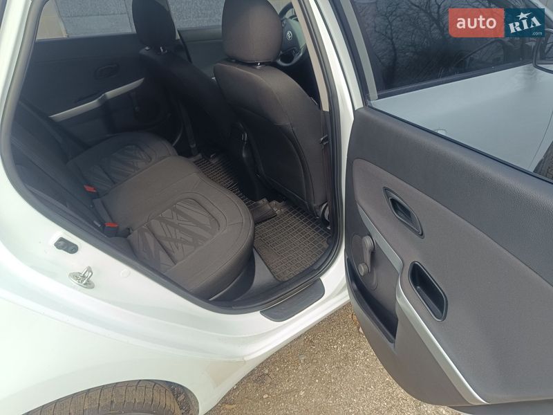 Хэтчбек Kia Ceed 2013 в Кагарлыке