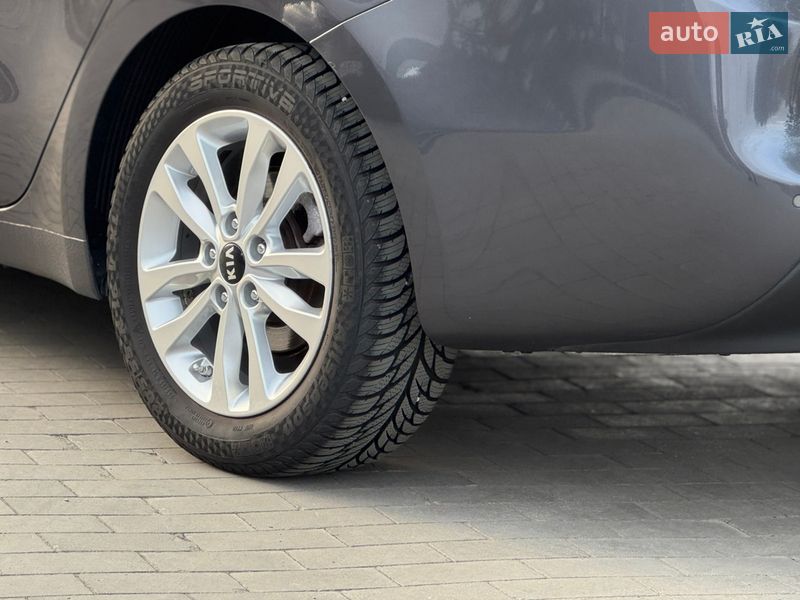 Универсал Kia Ceed 2017 в Луцке