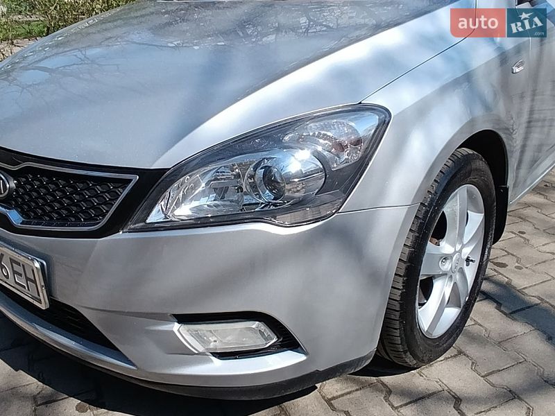 Универсал Kia Ceed 2012 в Березанке