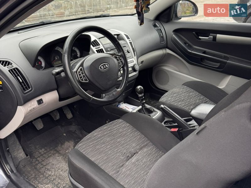 Хэтчбек Kia Ceed 2009 в Киеве