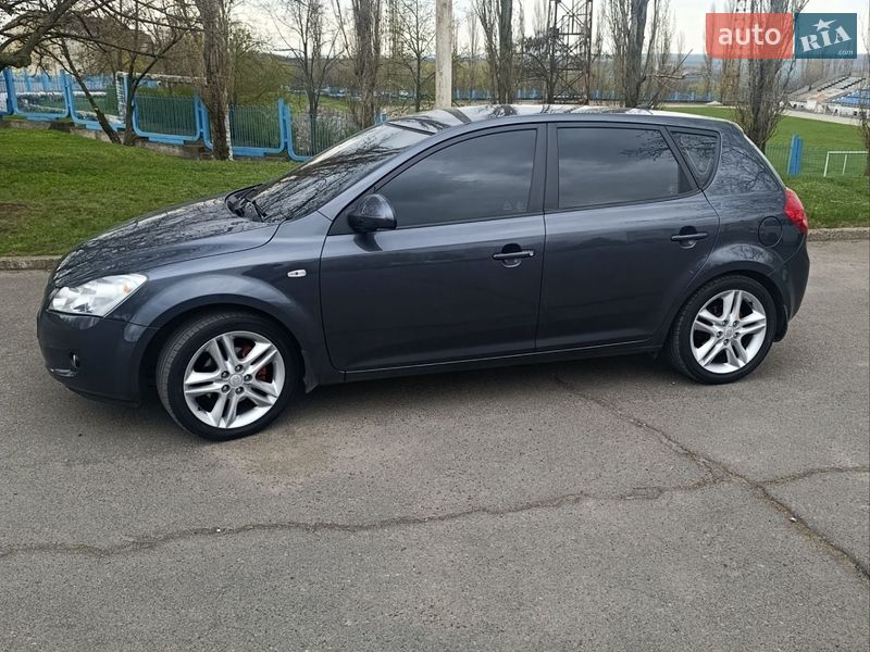 Хэтчбек Kia Ceed 2007 в Южноукраинске