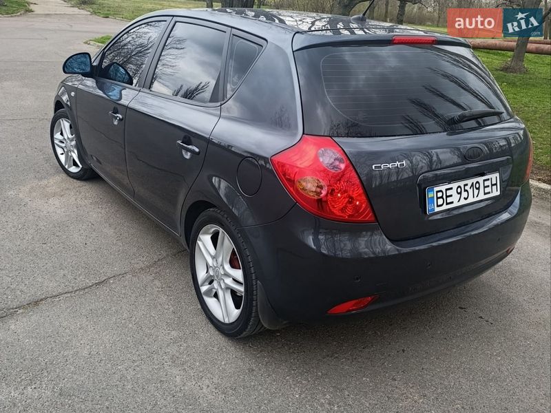 Хэтчбек Kia Ceed 2007 в Южноукраинске