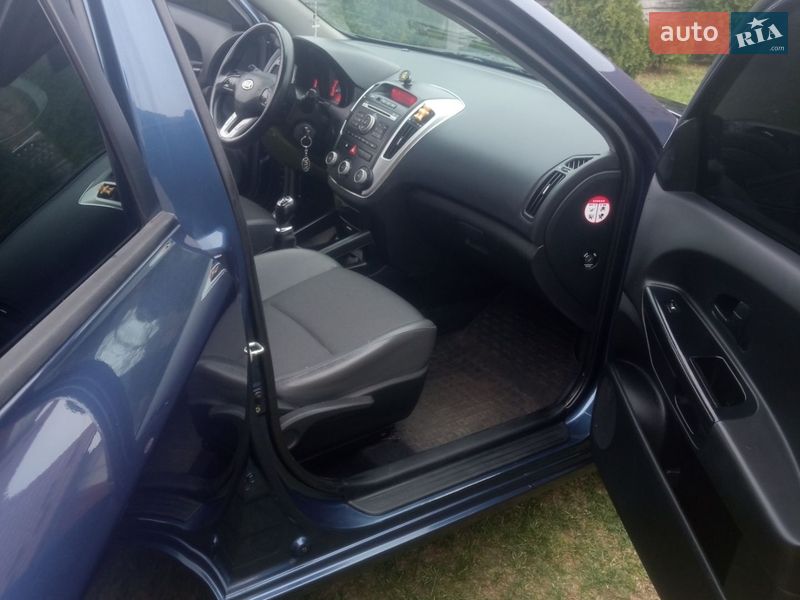 Универсал Kia Ceed 2009 в Мостиске