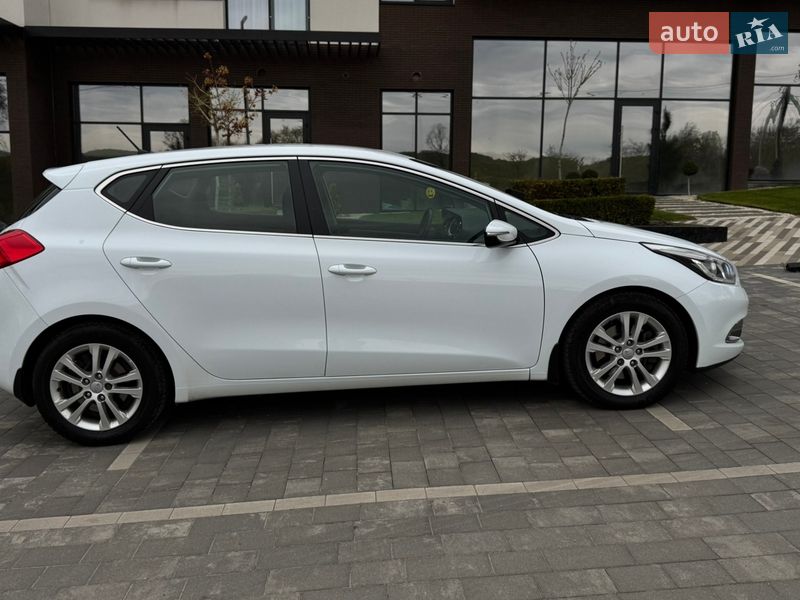 Хэтчбек Kia Ceed 2013 в Ужгороде