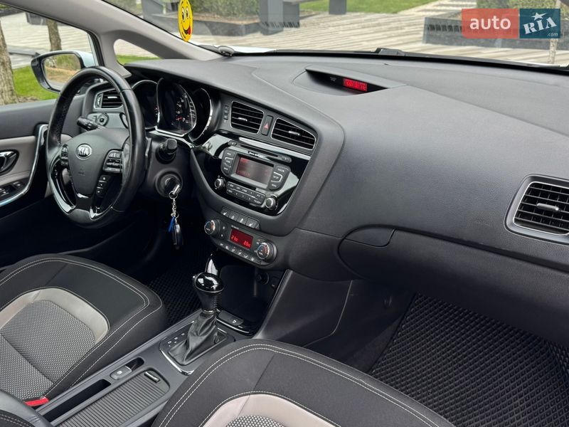 Хэтчбек Kia Ceed 2013 в Ужгороде