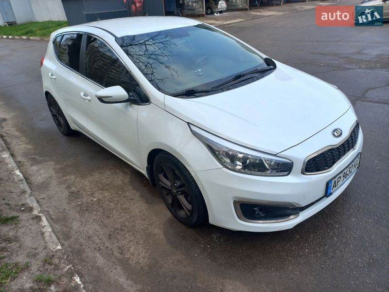 Хэтчбек Kia Ceed 2016 в Запорожье
