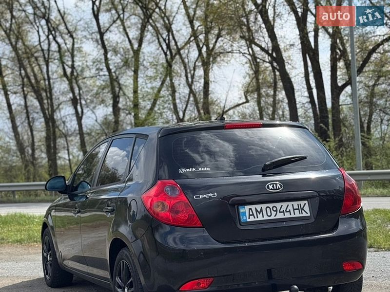 Хэтчбек Kia Ceed 2007 в Звягеле