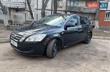 Хэтчбек Kia Ceed 2008 в Синельниково