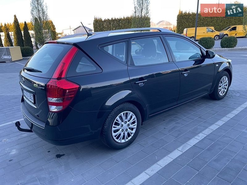 Универсал Kia Ceed 2012 в Городке