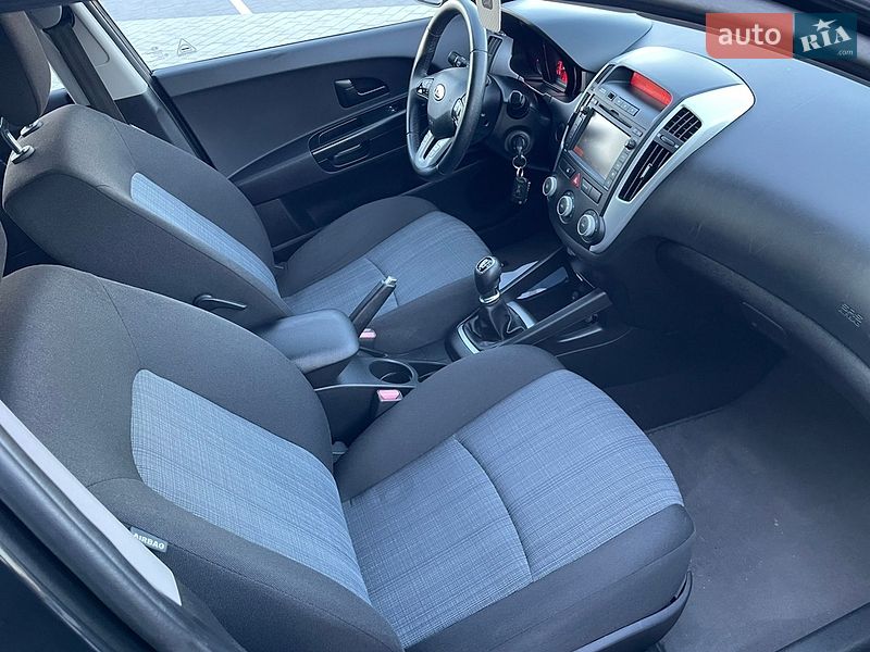 Универсал Kia Ceed 2012 в Городке