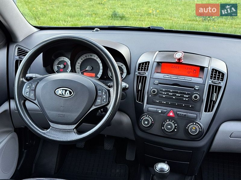 Хэтчбек Kia Ceed 2009 в Киеве