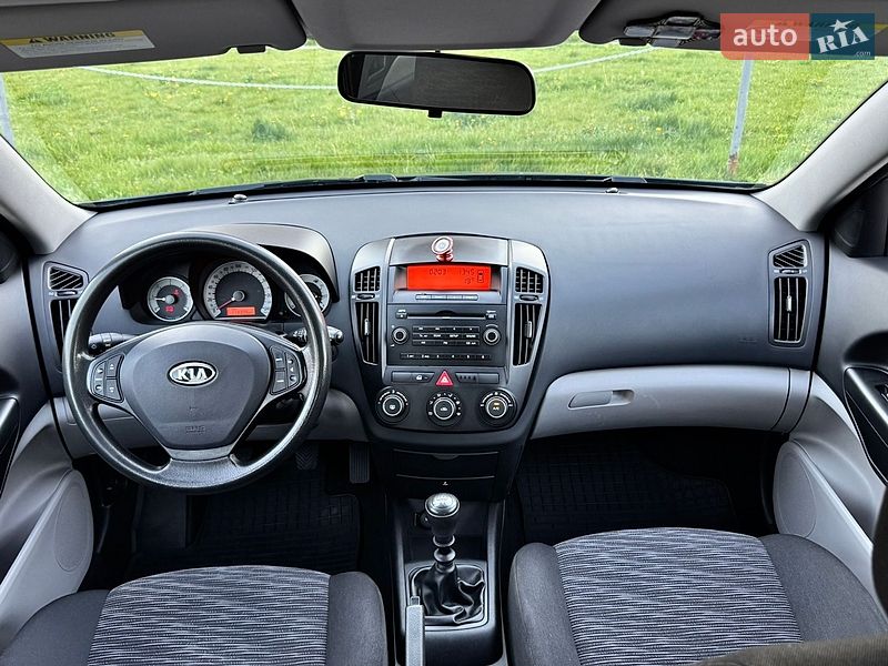 Хэтчбек Kia Ceed 2009 в Киеве