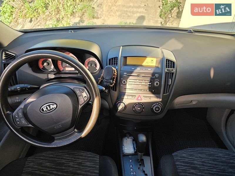 Хэтчбек Kia Ceed 2008 в Львове