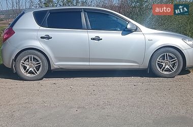 Хэтчбек Kia Ceed 2008 в Бурштыне