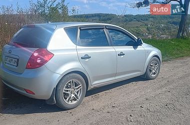 Хэтчбек Kia Ceed 2008 в Бурштыне