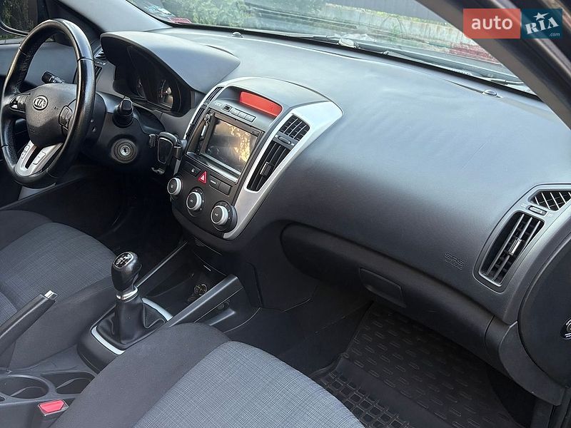 Хетчбек Kia Ceed 2010 в Києві