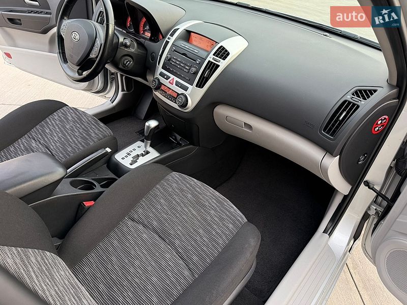 Хэтчбек Kia Ceed 2007 в Луцке