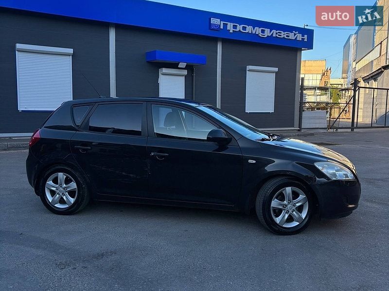Хэтчбек Kia Ceed 2008 в Одессе