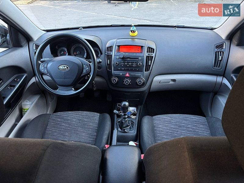 Хэтчбек Kia Ceed 2008 в Одессе