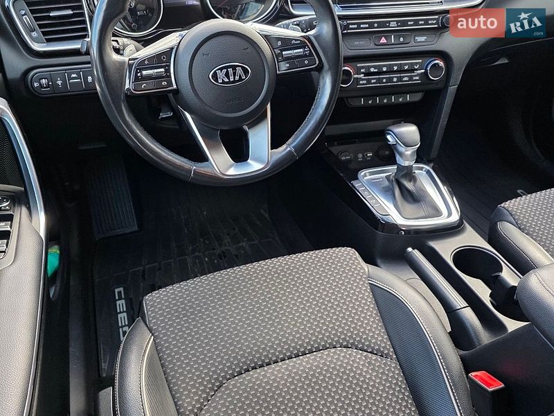 Хэтчбек Kia Ceed 2019 в Сарнах
