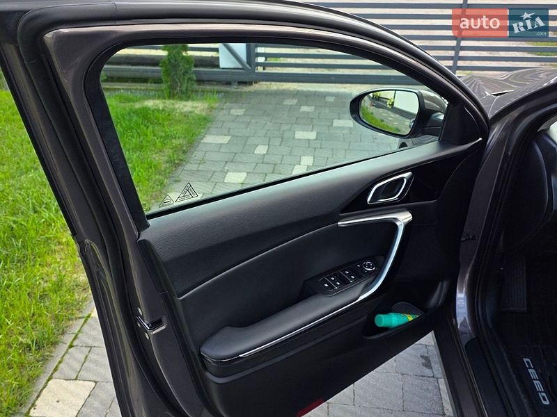 Хэтчбек Kia Ceed 2019 в Сарнах