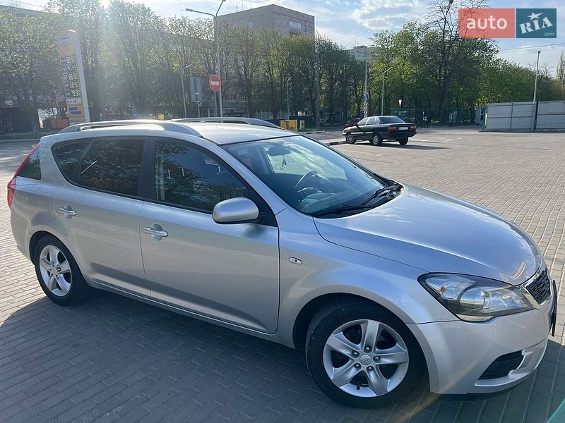Универсал Kia Ceed 2010 в Ровно