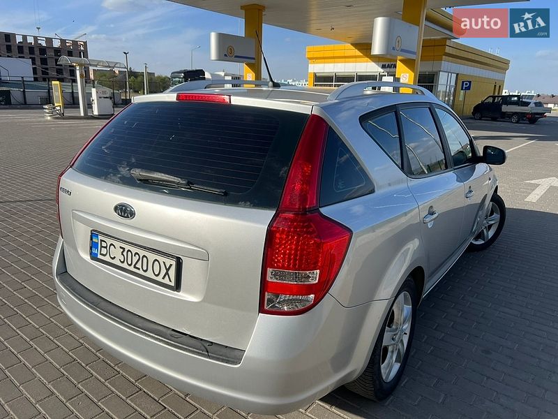 Универсал Kia Ceed 2010 в Ровно
