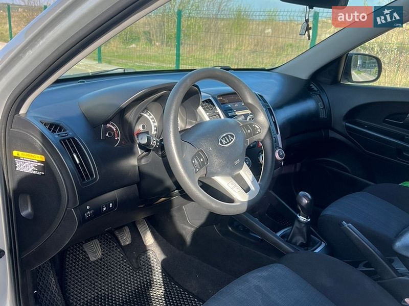 Универсал Kia Ceed 2010 в Ровно
