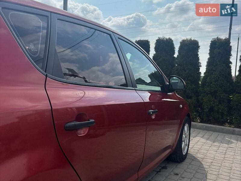 Хэтчбек Kia Ceed 2008 в Львове