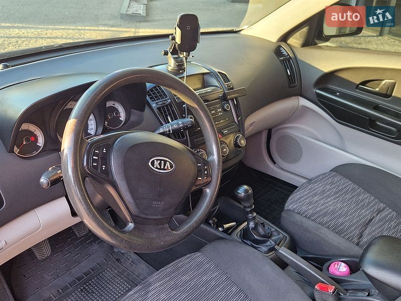 Хетчбек Kia Ceed 2008 в Ужгороді